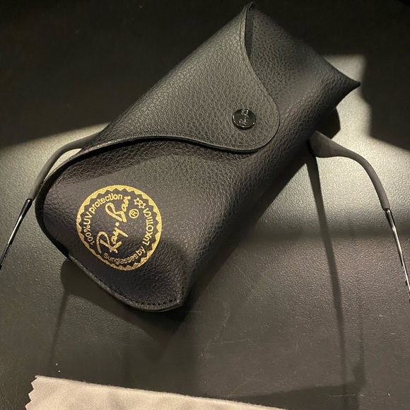 Ray-Ban Sunglasses - Picture 4 of 4